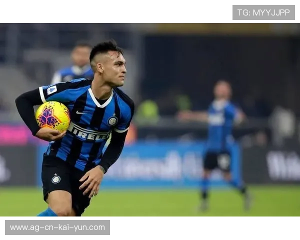 亚特兰大联外线高速推进,约瑟夫·马丁内斯远射打出自信