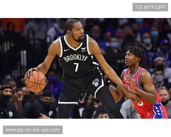 杜兰特转身上篮得手，篮网在第四节发力